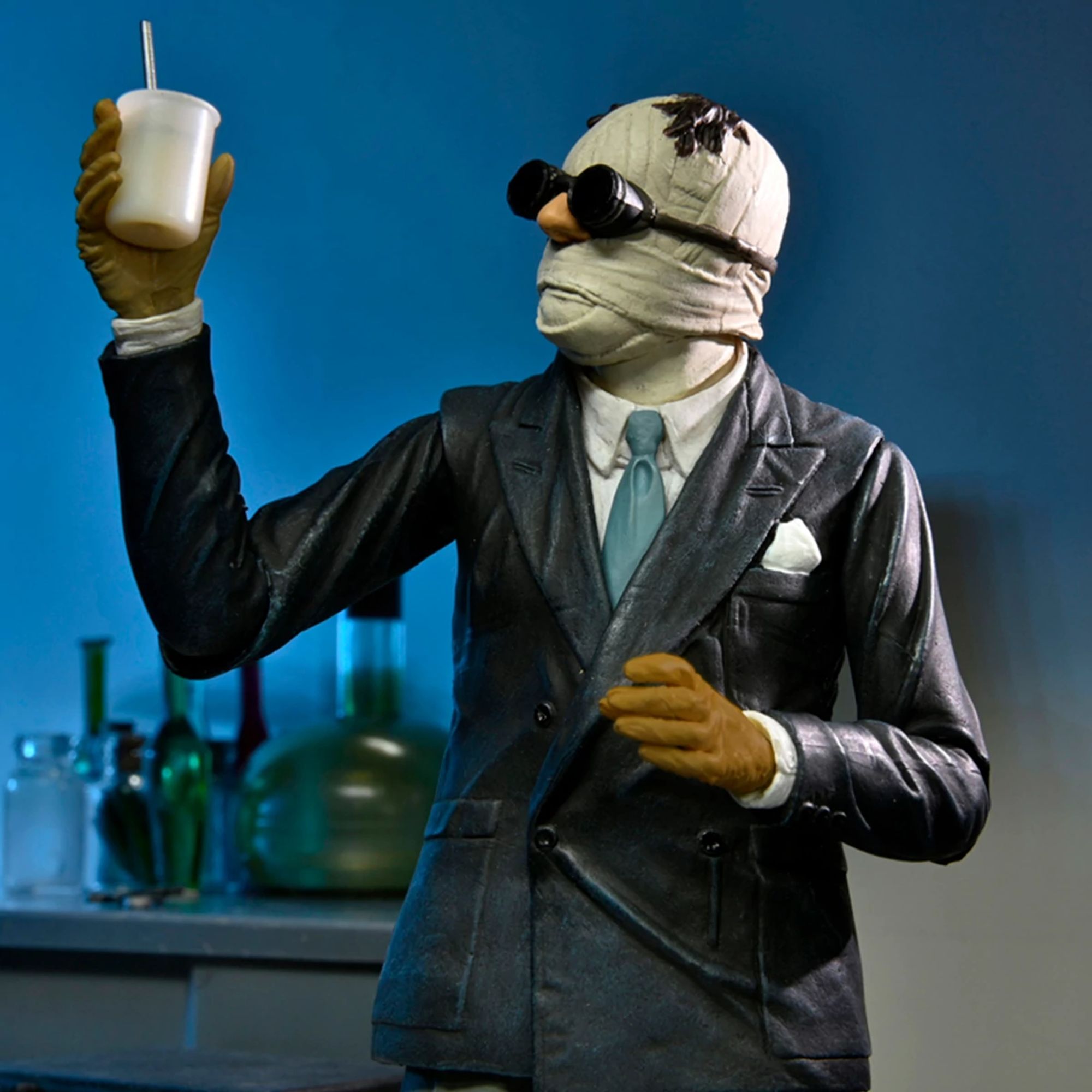 UNIVERSAL MONSTERS - 7" SCALE ACTION FIGURE - ULTIMATE INVISIBLE MAN