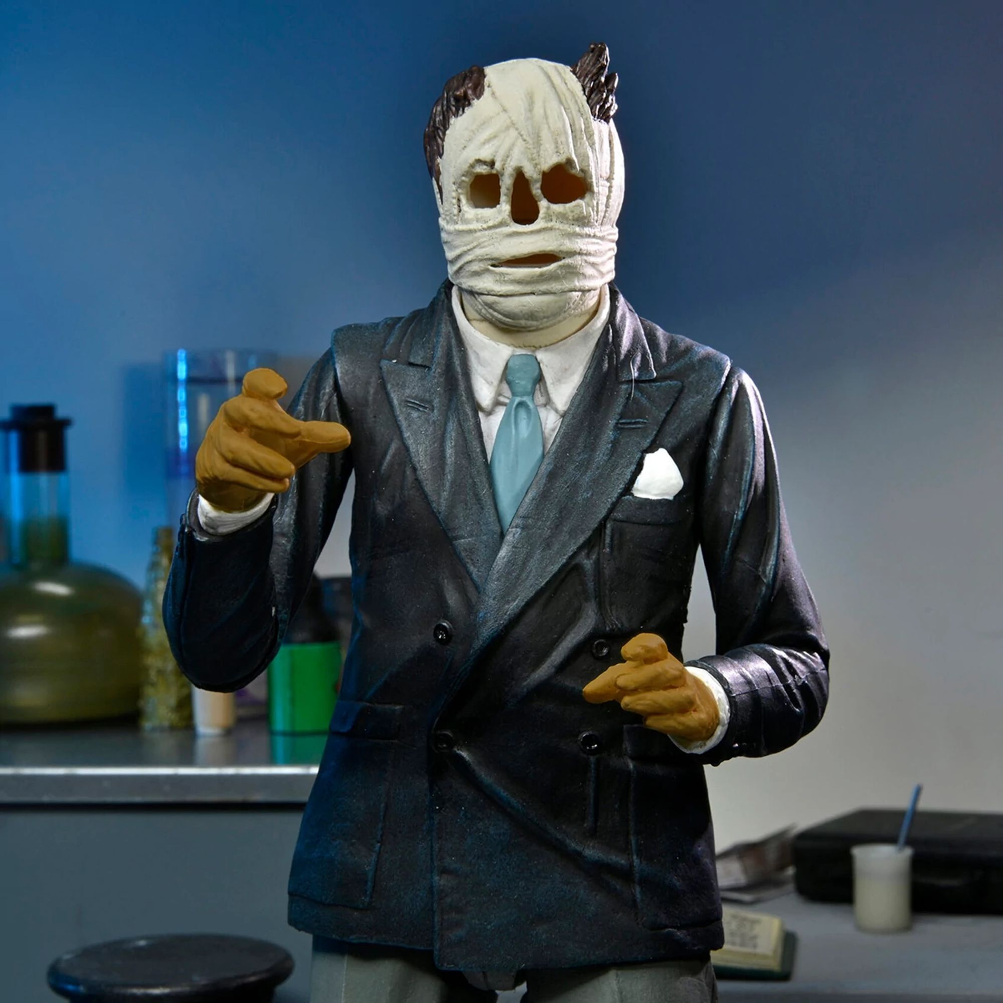 UNIVERSAL MONSTERS - 7" SCALE ACTION FIGURE - ULTIMATE INVISIBLE MAN