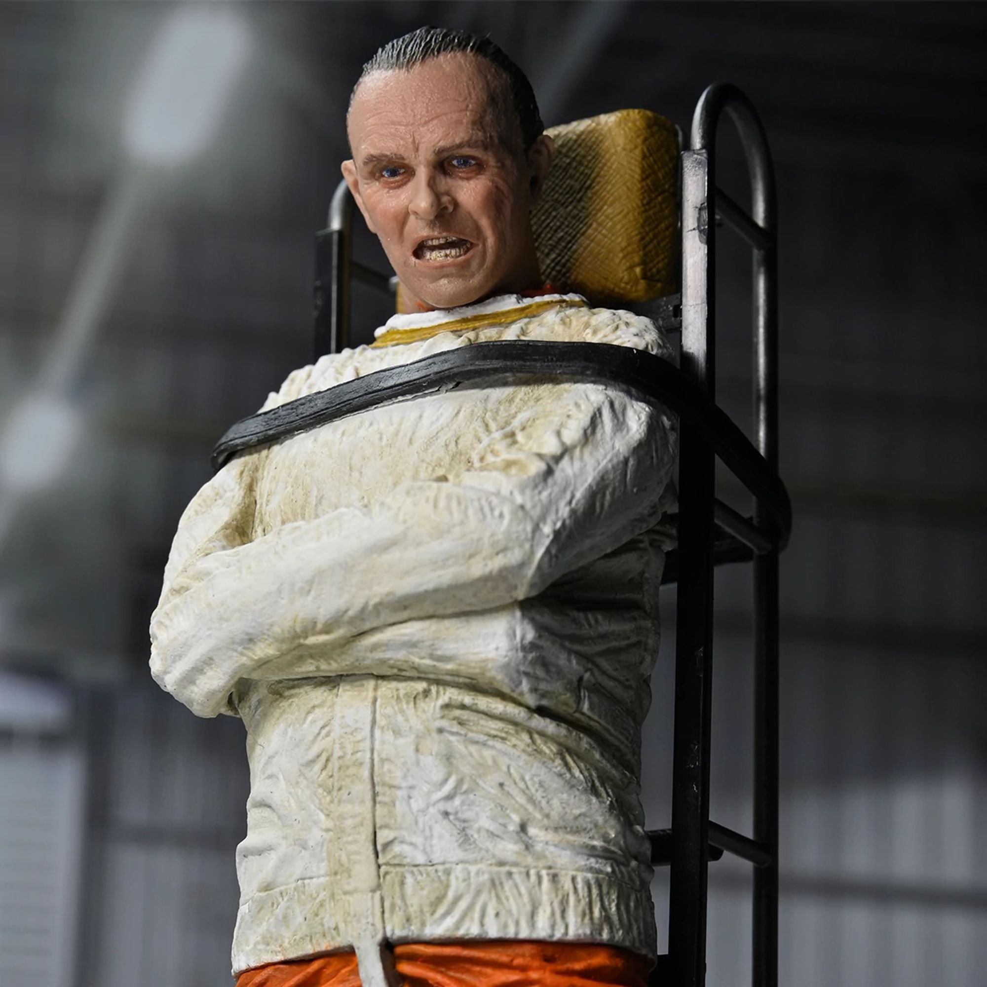 SILENCE OF THE LAMBS - 7" SCALE ACTION FIGURE - DR. HANNIBAL LECTER (MASKED)