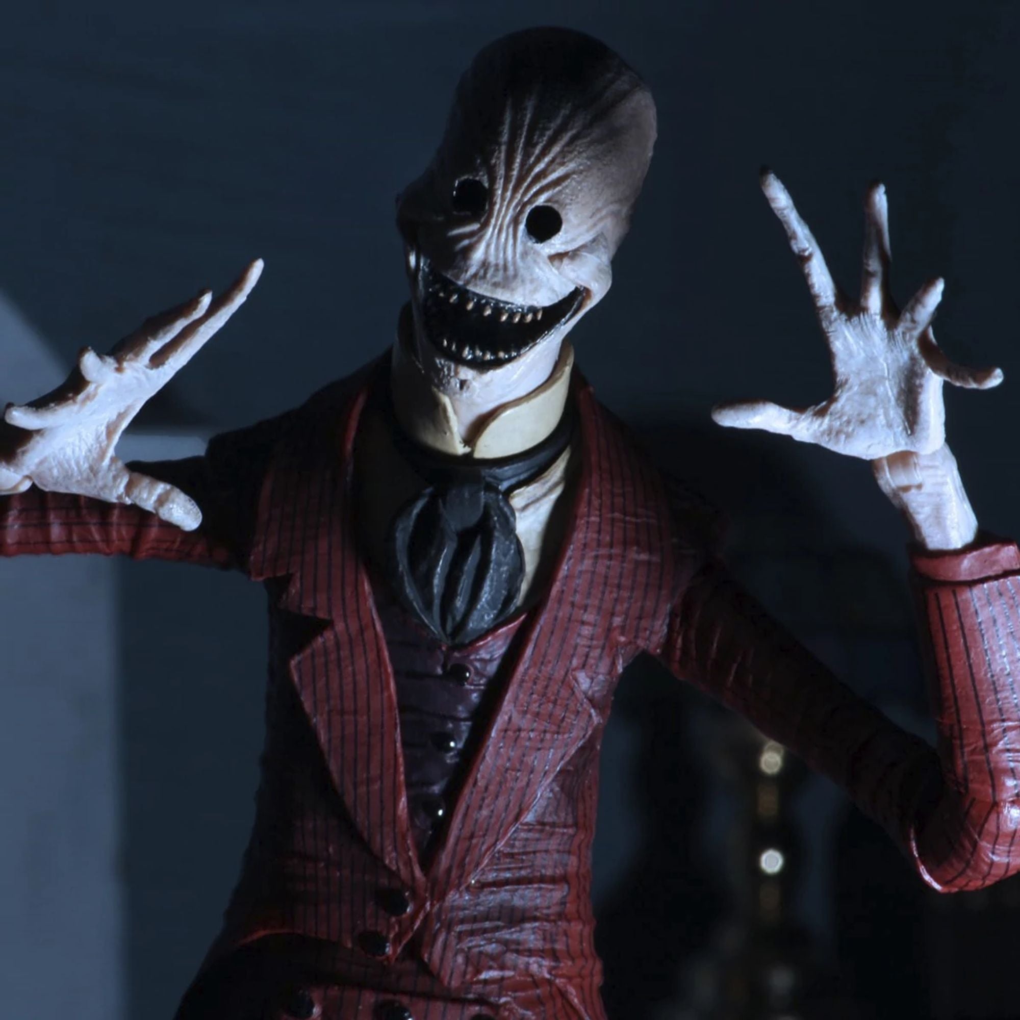 THE CONJURING UNIVERSE - 7” SCALE ACTION FIGURE - ULTIMATE CROOKED MAN