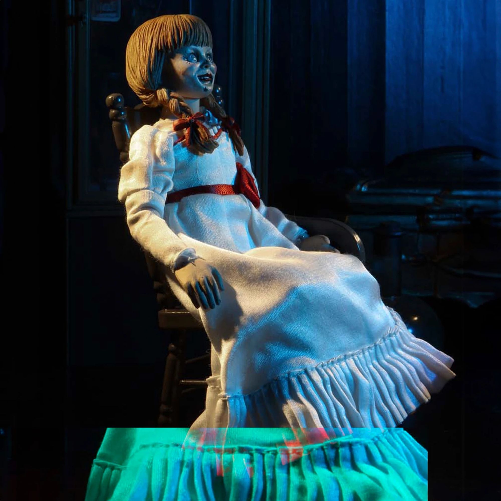 THE CONJURING UNIVERSE – 8” CLOTHED FIGURE – ANNABELLE