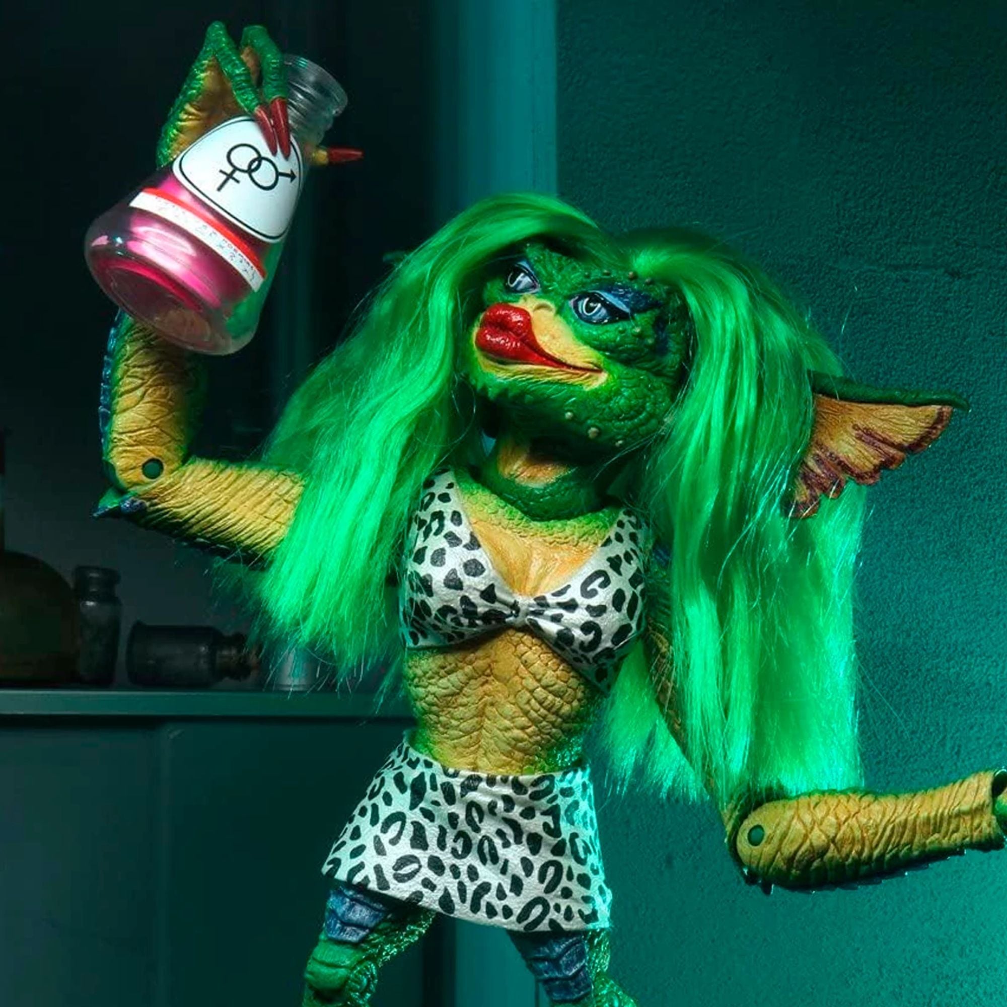 GREMLINS 2- THE NEW BATCH- 7” SCALE ACTION FIGURE - ULTIMATE GRETA