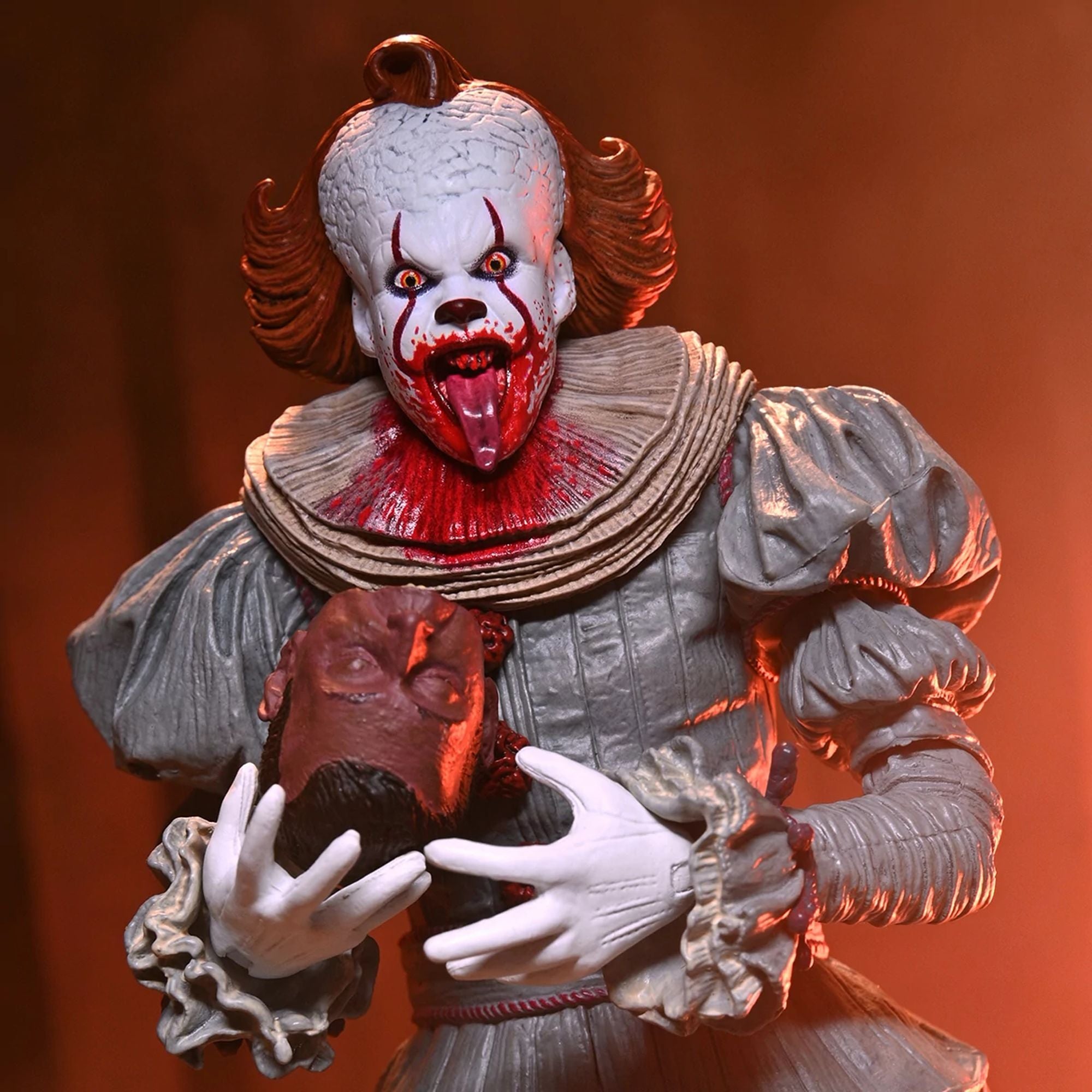 WELCOME TO DERRY - 7" SCALE ACTION FIGURE - ULTIMATE PENNYWISE