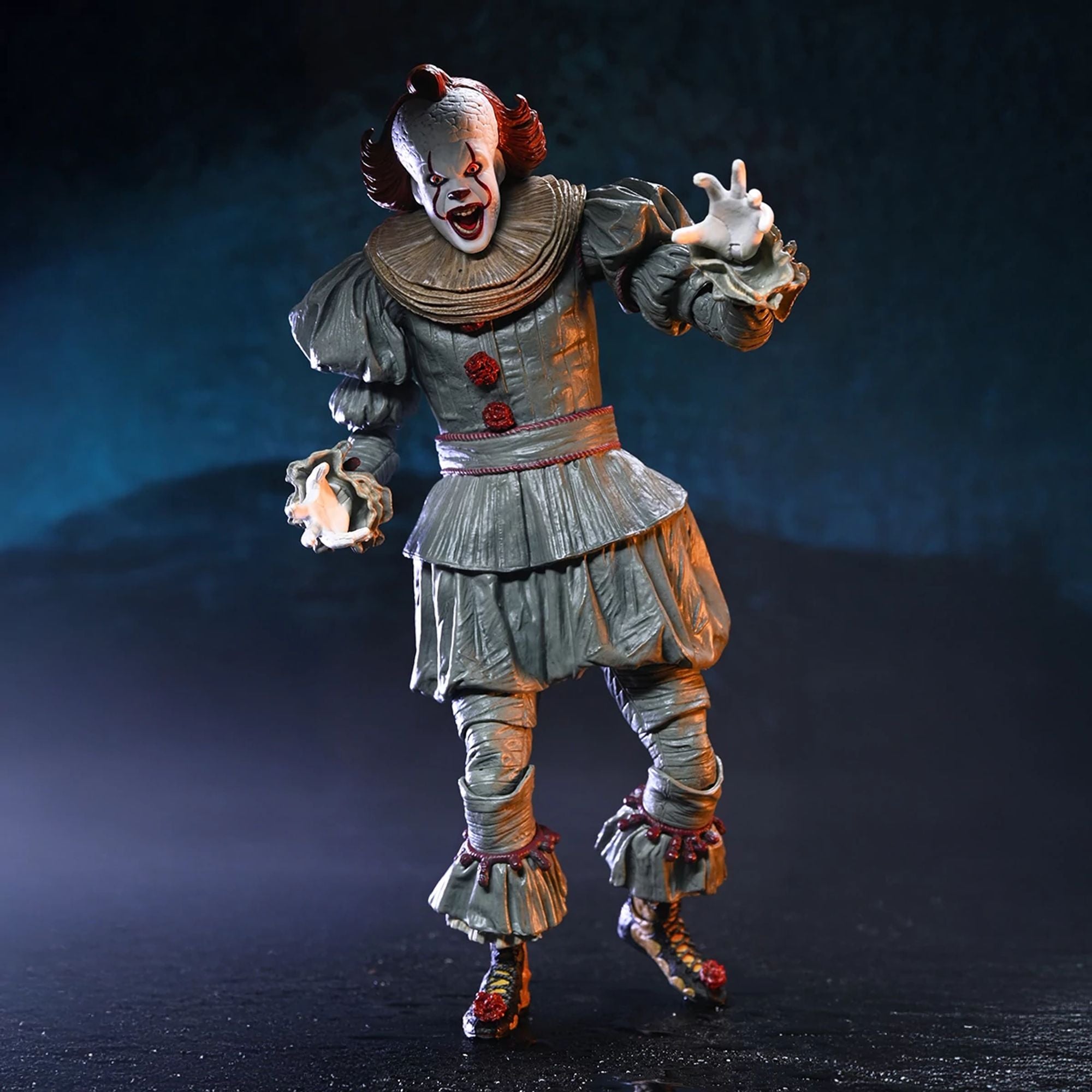 WELCOME TO DERRY - 7" SCALE ACTION FIGURE - ULTIMATE PENNYWISE