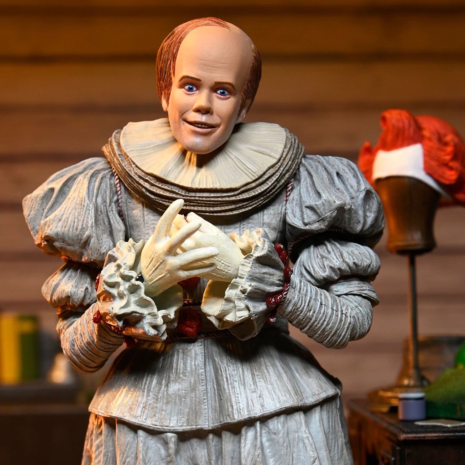 WELCOME TO DERRY - 7" SCALE ACTION FIGURE - ULTIMATE BOB GRAY AS PENNYWISE