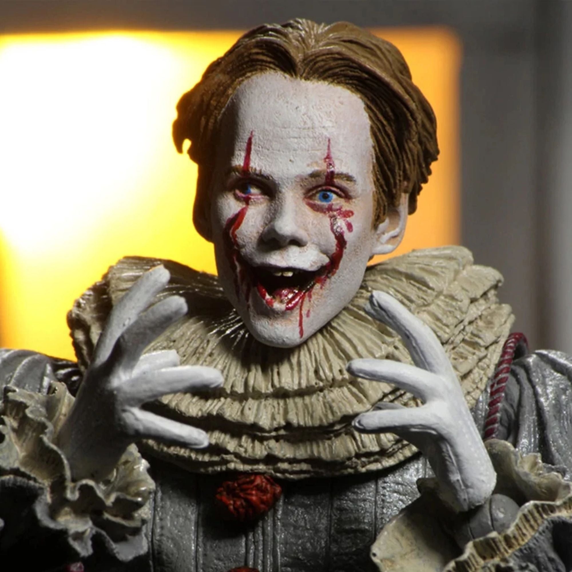 IT CHAPTER 2 - 7" SCALE ACTION FIGURE - ULTIMATE PENNYWISE (2019 MOVIE)