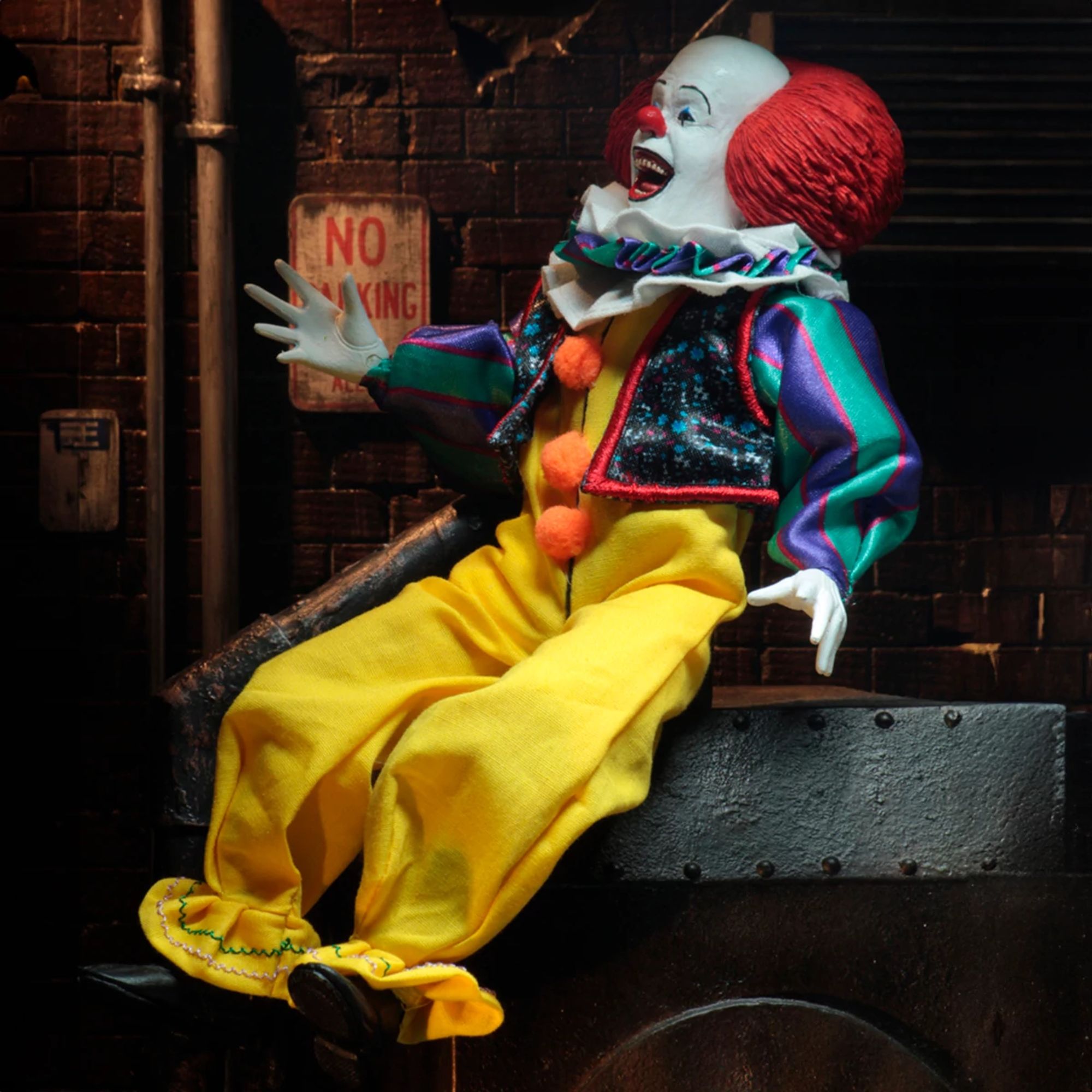 IT - 8" CLOTHED ACTION FIGURE - PENNYWISE (1990)