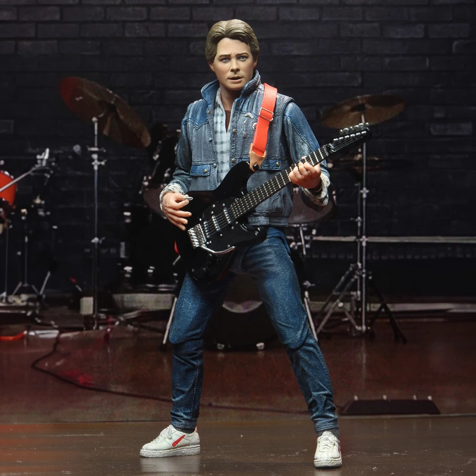 BACK TO THE FUTURE - 7" SCALE ACTION FIGURE – ULTIMATE MARTY MCFLY 85&
