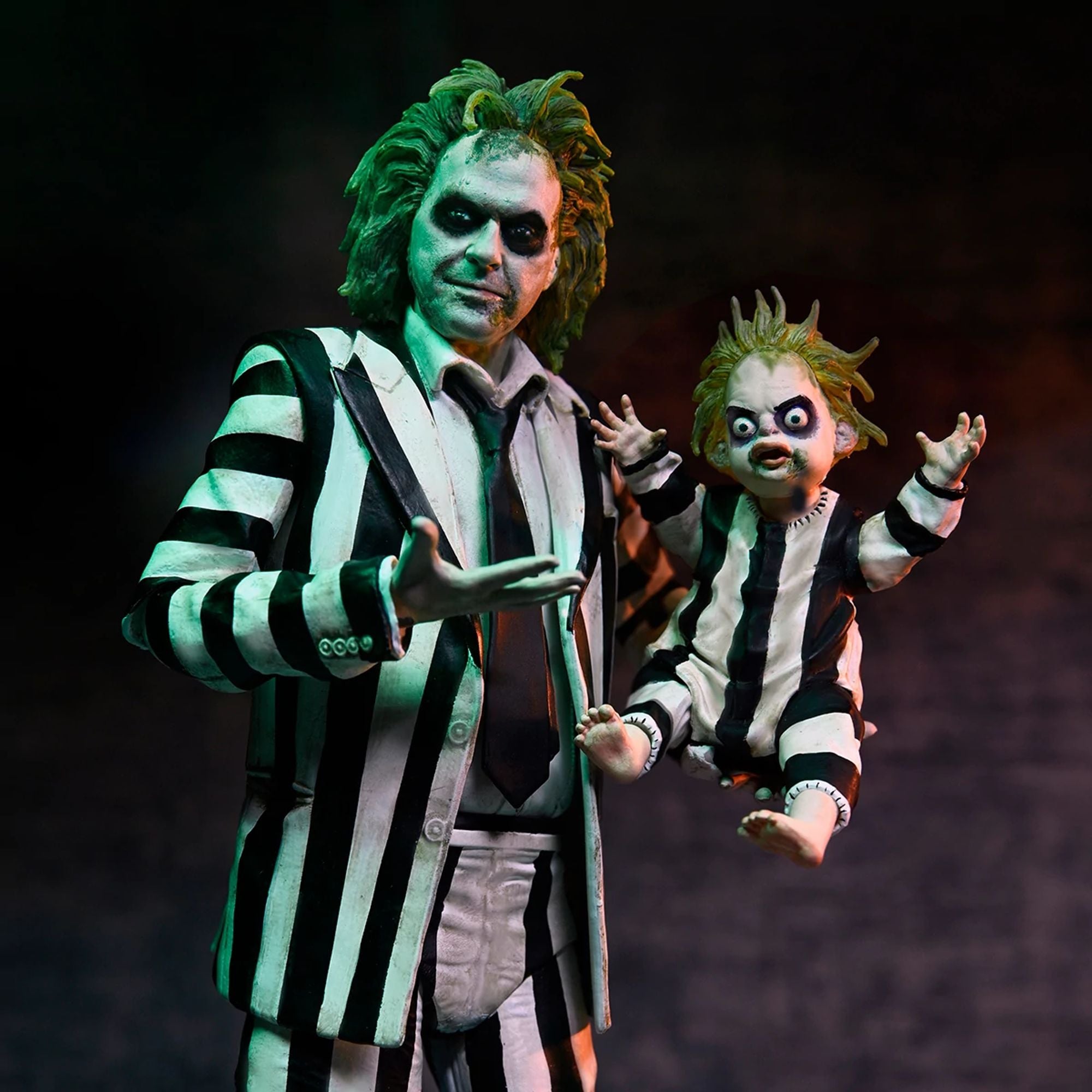 BEETLEJUICE BEETLEJUICE - 7" SCALE ACTION FIGURE - ULTIMATE "STRIPED SUIT" BEETLEJUICE
