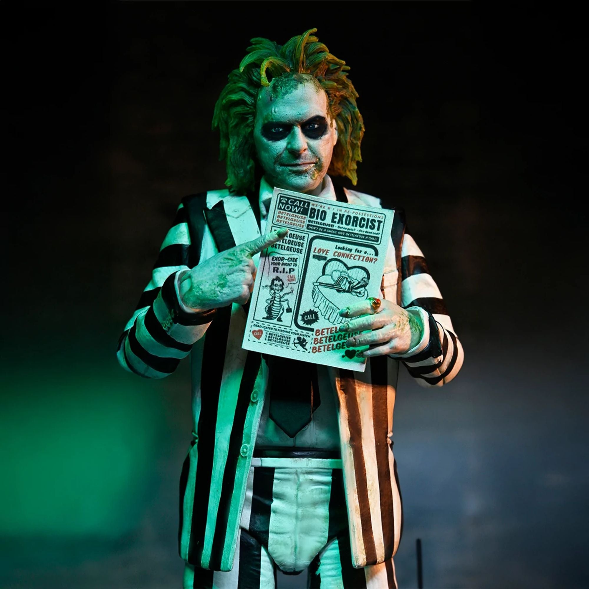 BEETLEJUICE BEETLEJUICE - 7" SCALE ACTION FIGURE - ULTIMATE "STRIPED SUIT" BEETLEJUICE