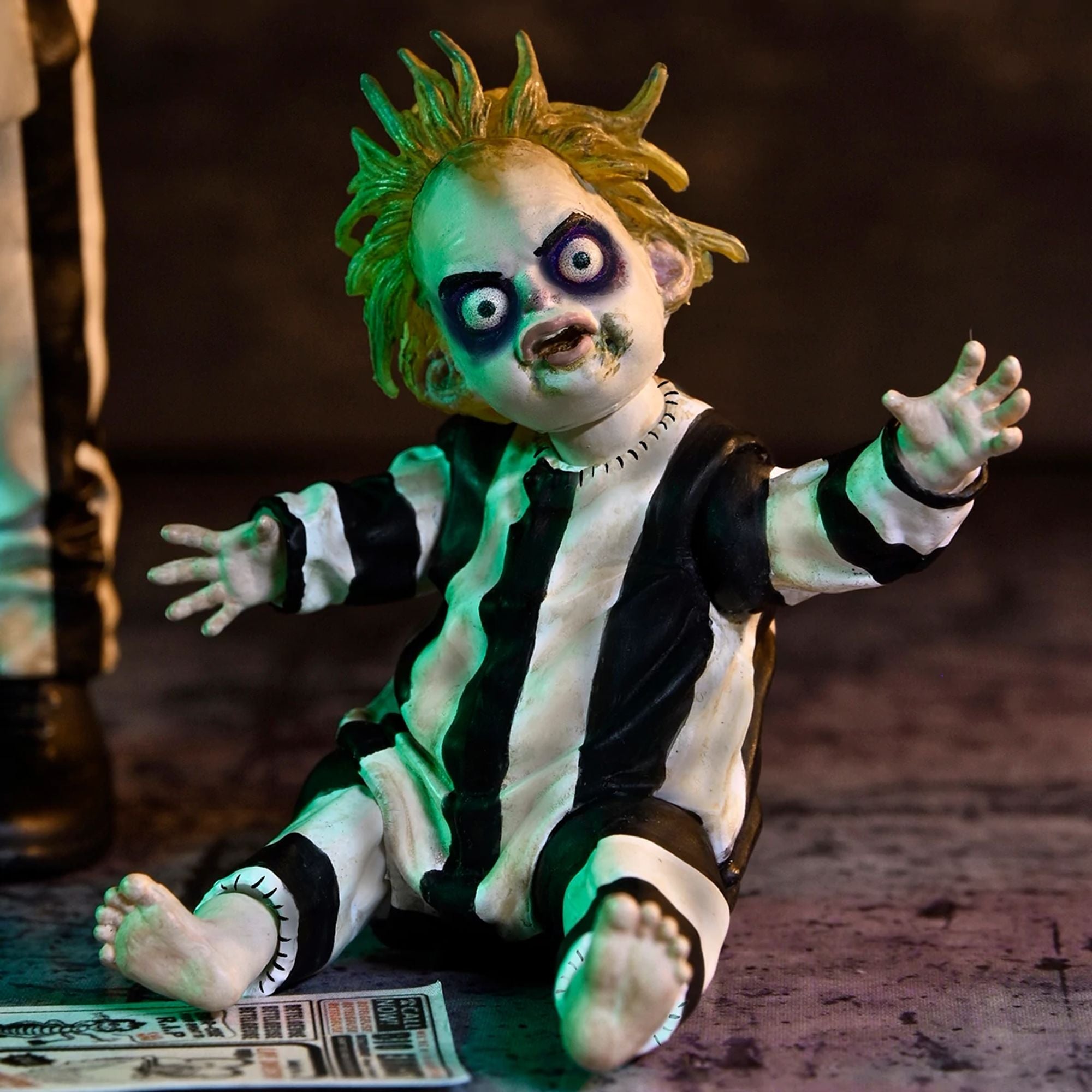 BEETLEJUICE BEETLEJUICE - 7" SCALE ACTION FIGURE - ULTIMATE "STRIPED SUIT" BEETLEJUICE