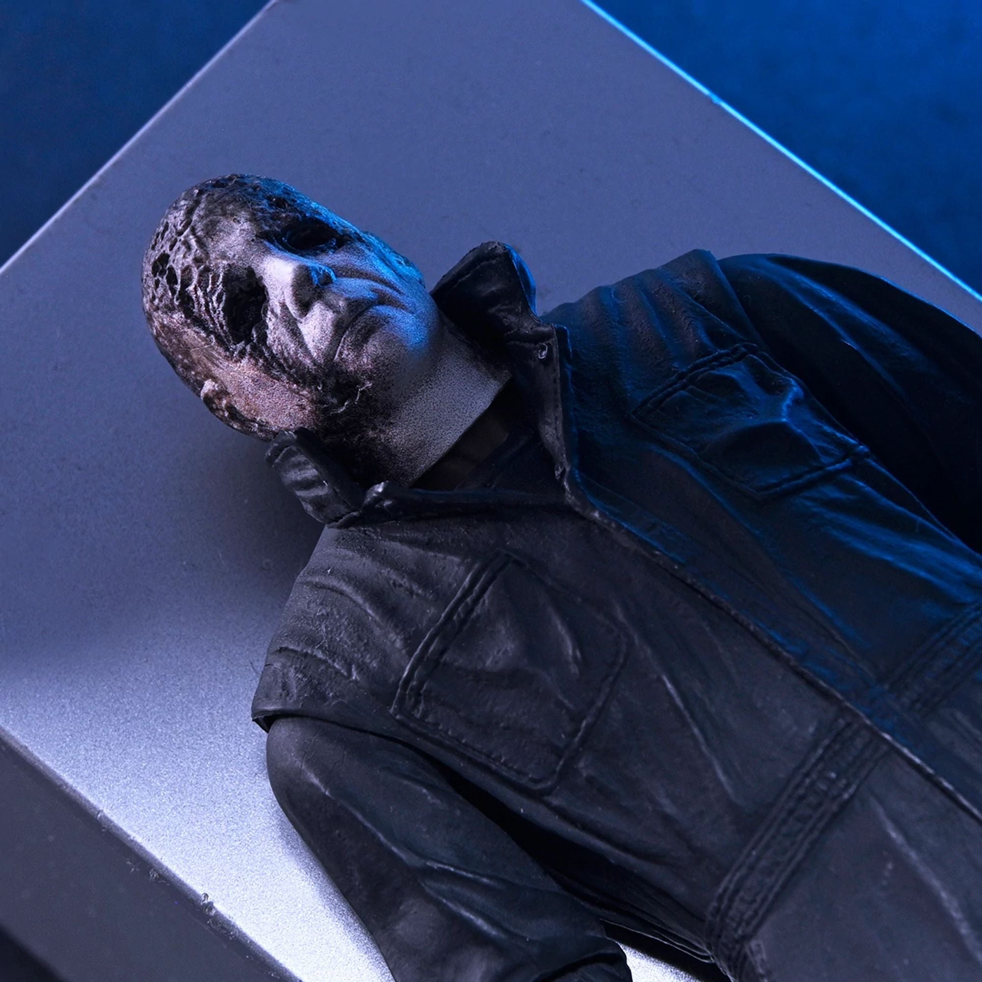 HALLOWEEN RESURRECTION - 7" SCALE ACTION FIGURE - ULTIMATE MICHAEL MYERS