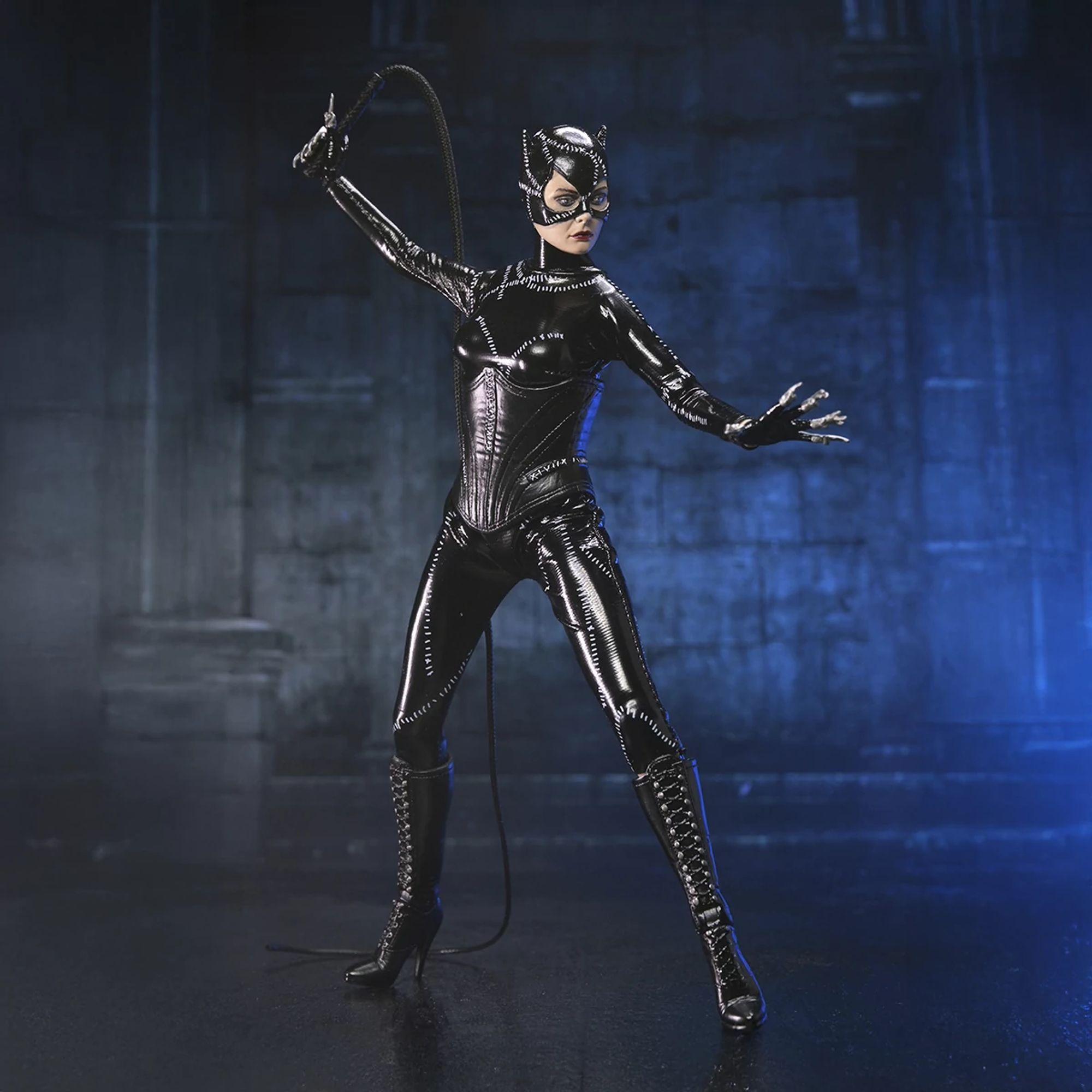 BATMAN RETURNS - 8” CLOTHED ACTION FIGURE - CATWOMAN – Neca Online