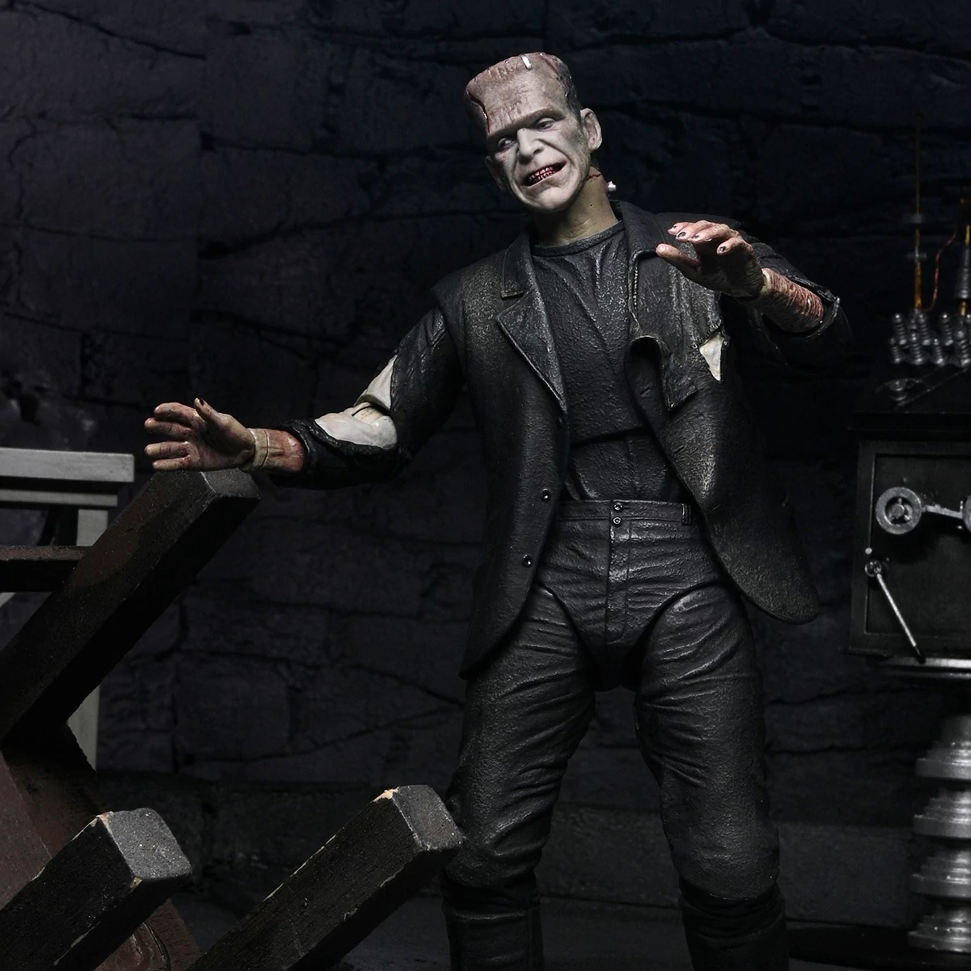 UNIVERSAL MONSTERS - 7” SCALE ACTION FIGURE - BRIDE OF FRANKENSTEIN 90TH ANNIVERSARY THE MONSTER &amp; HIS MATE 2 PACK