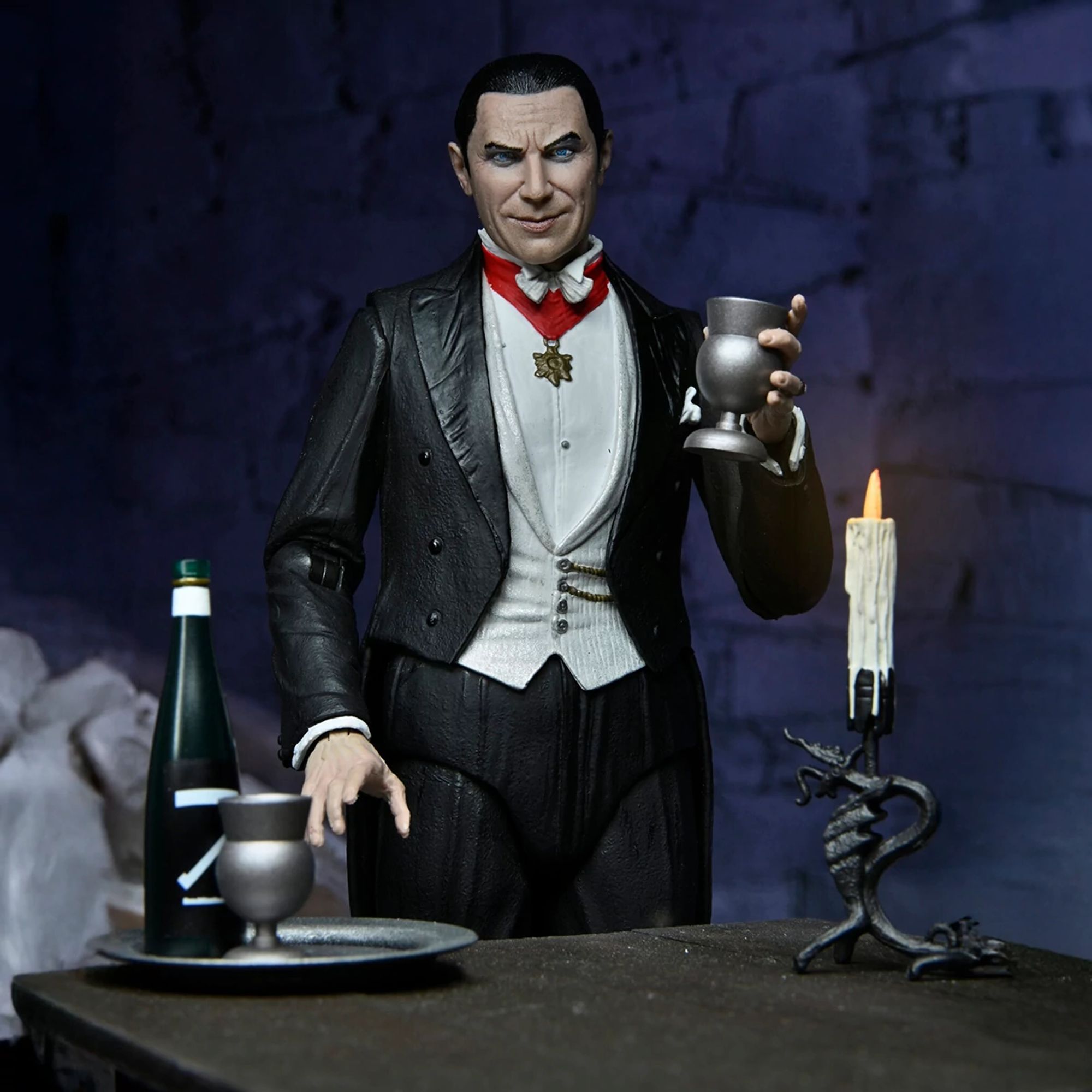 UNIVERSAL MONSTERS - 7&quot; ACTION FIG - ULTIMATE DRACULA (TRANSYLVANIA)