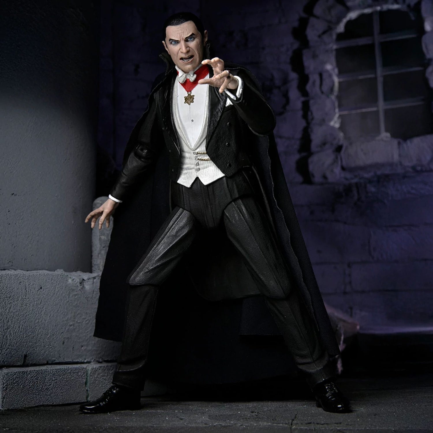 UNIVERSAL MONSTERS - 7&quot; ACTION FIG - ULTIMATE DRACULA (TRANSYLVANIA)