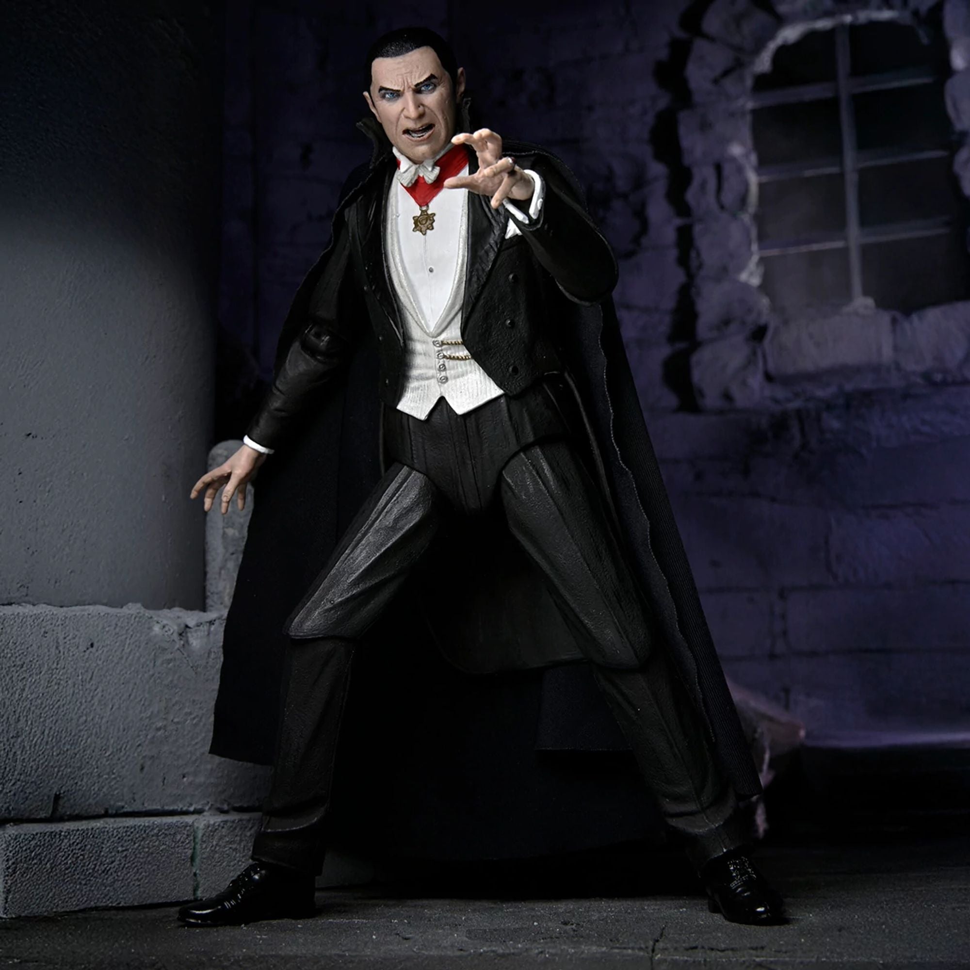 UNIVERSAL MONSTERS - 7&quot; ACTION FIG - ULTIMATE DRACULA (TRANSYLVANIA)