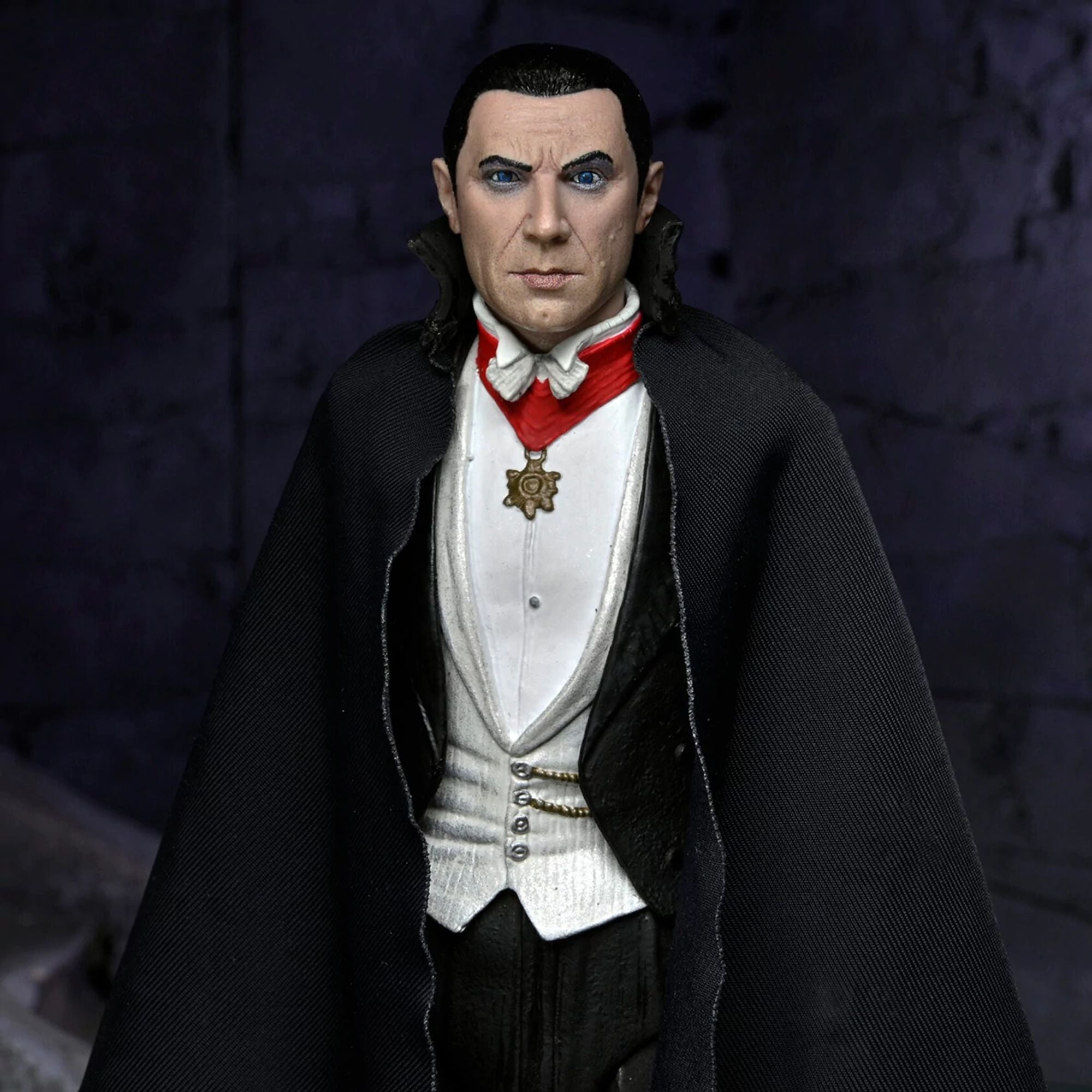 UNIVERSAL MONSTERS - 7&quot; ACTION FIG - ULTIMATE DRACULA (TRANSYLVANIA)