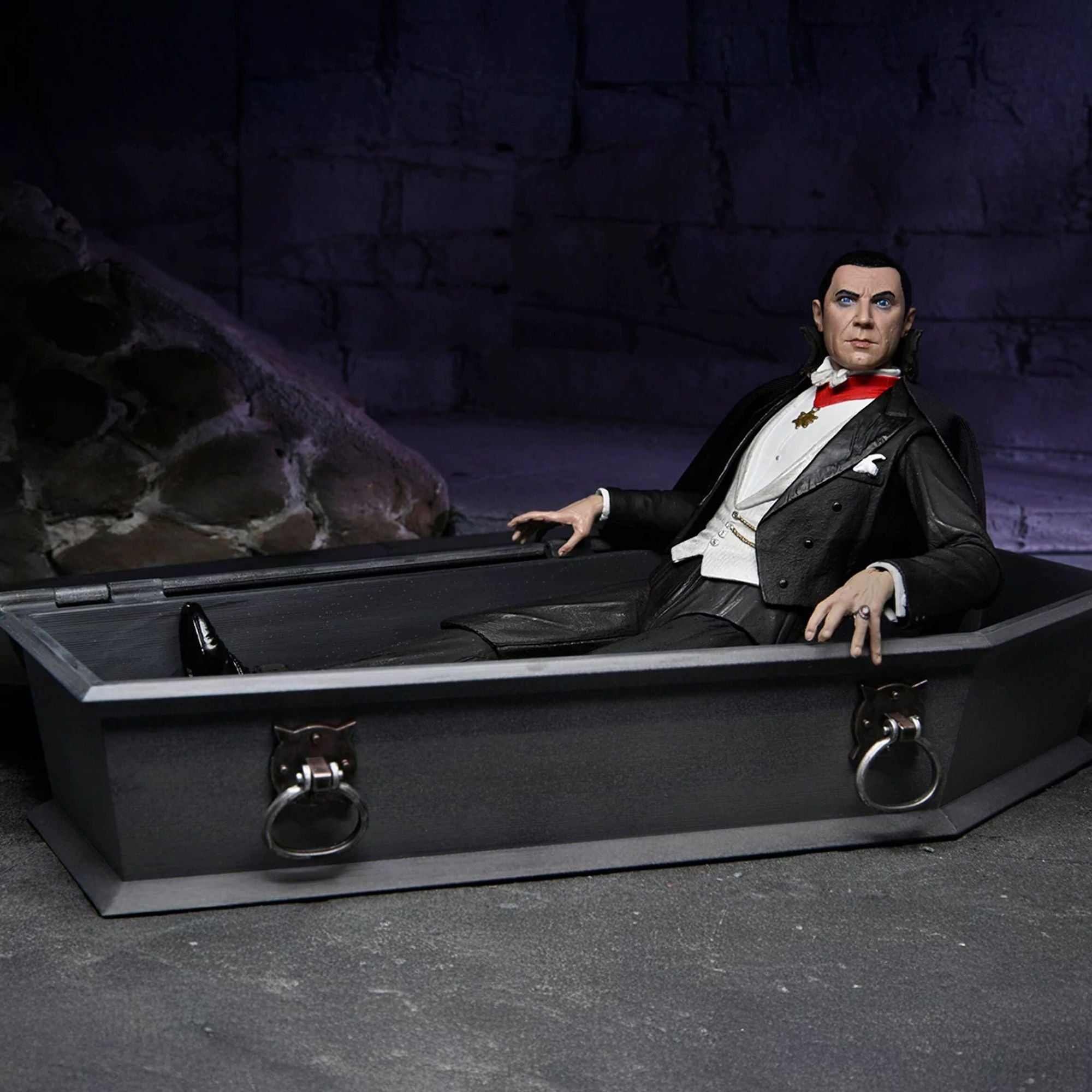 UNIVERSAL MONSTERS - 7&quot; ACTION FIG - ULTIMATE DRACULA (TRANSYLVANIA)