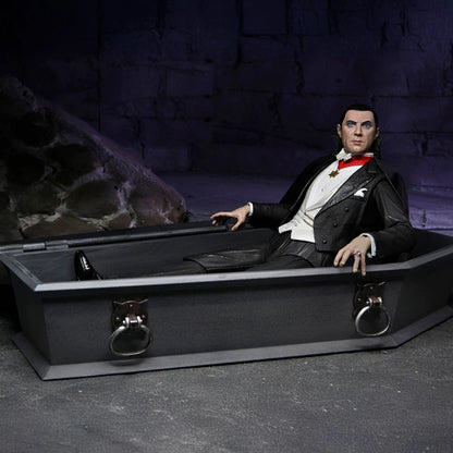 UNIVERSAL MONSTERS - 7&quot; ACTION FIG - ULTIMATE DRACULA (TRANSYLVANIA)