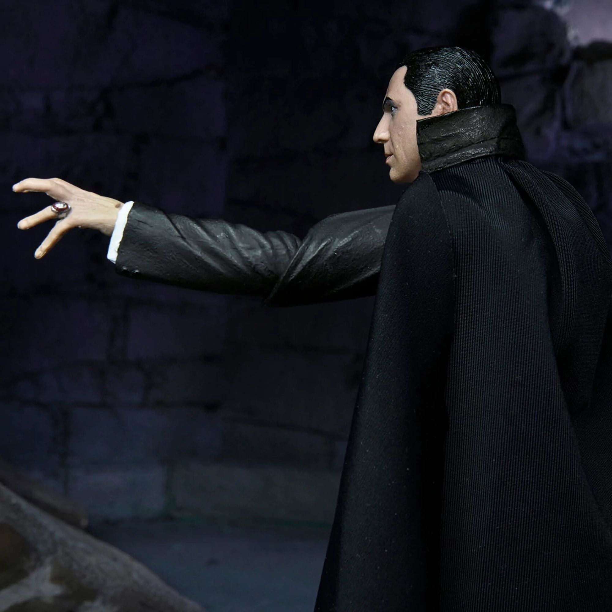 UNIVERSAL MONSTERS - 7&quot; ACTION FIG - ULTIMATE DRACULA (TRANSYLVANIA)