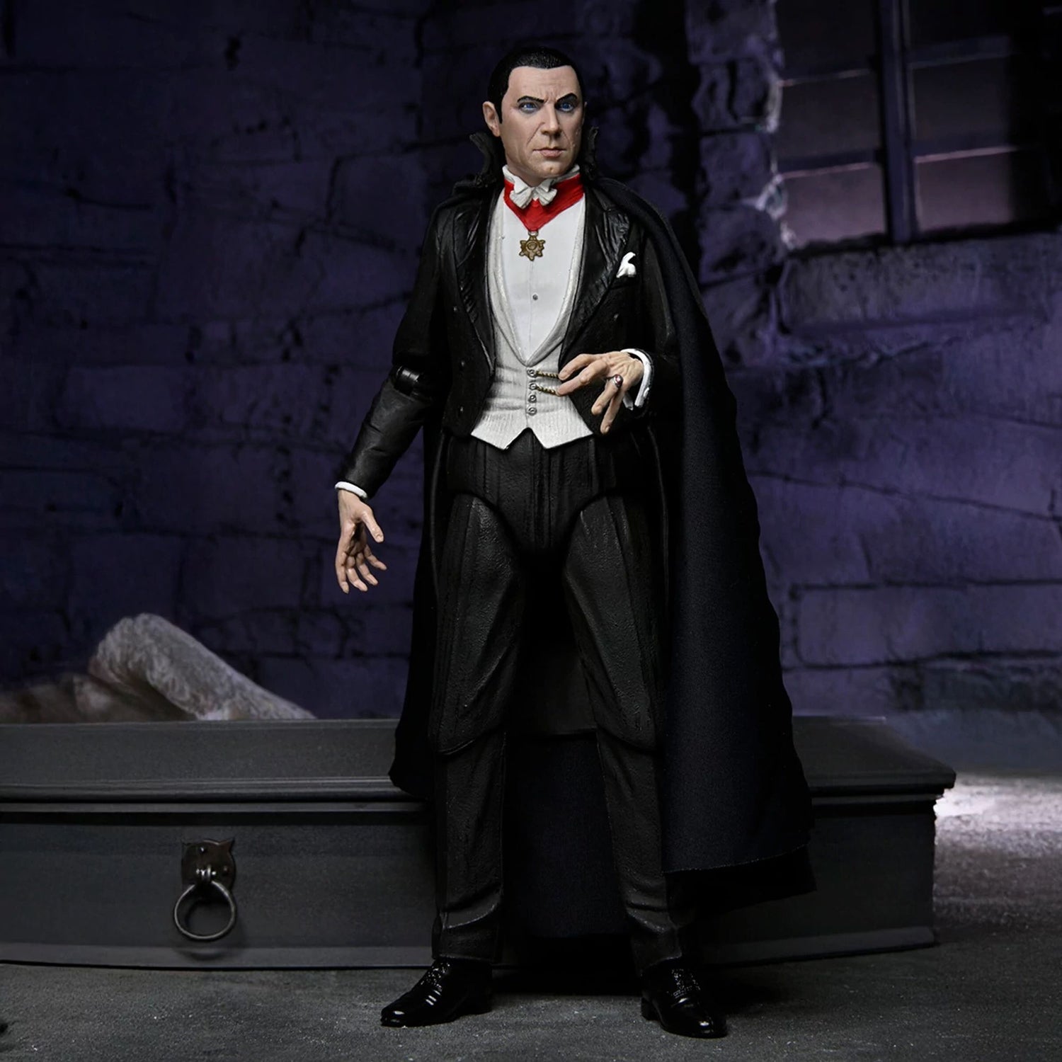 UNIVERSAL MONSTERS - 7&quot; ACTION FIG - ULTIMATE DRACULA (TRANSYLVANIA)