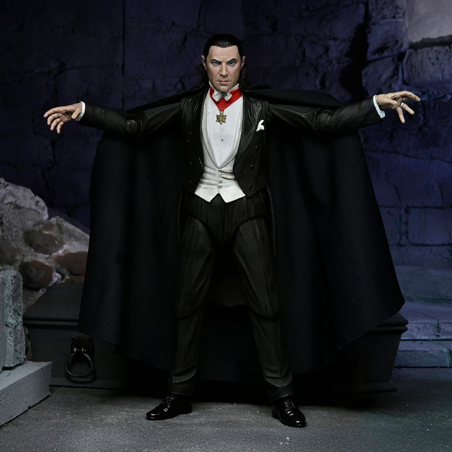 UNIVERSAL MONSTERS - 7&quot; ACTION FIG - ULTIMATE DRACULA (TRANSYLVANIA)