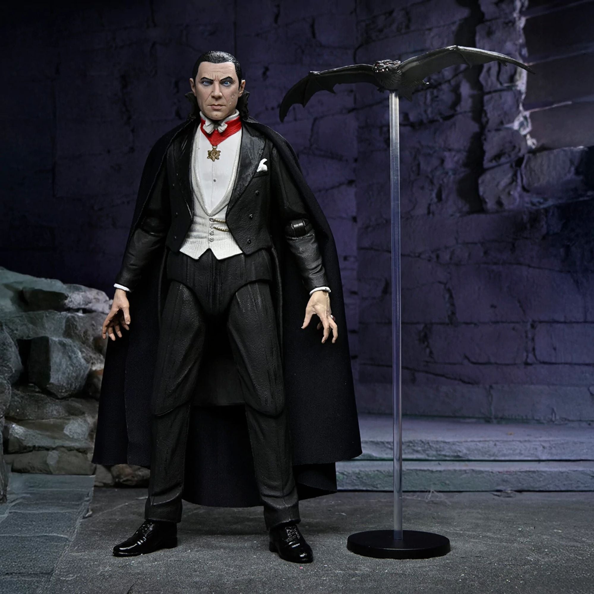 UNIVERSAL MONSTERS - 7&quot; ACTION FIG - ULTIMATE DRACULA (TRANSYLVANIA)