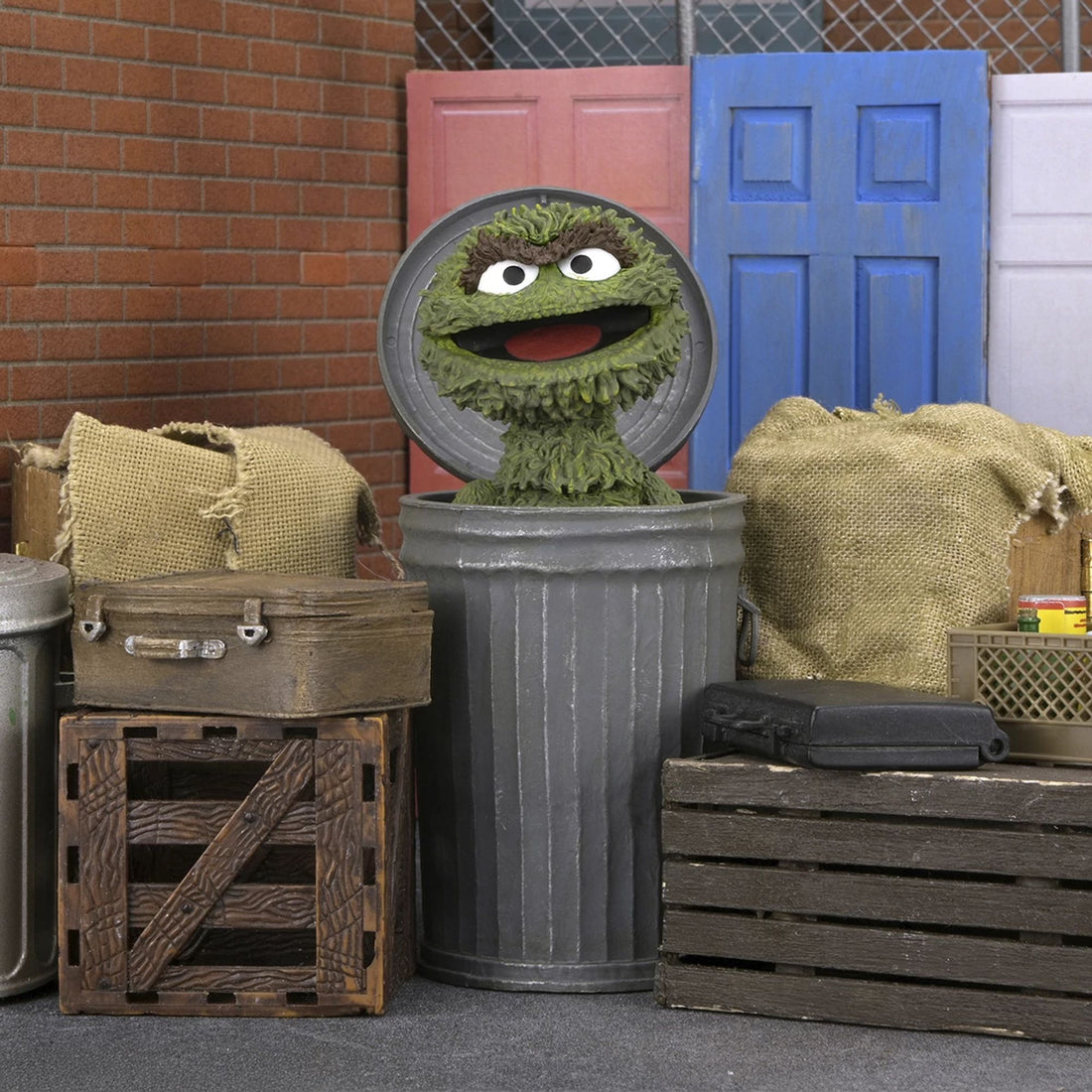 SESAME STREET - ULTIMATE OSCAR THE GROUCH 7” SCALE ACTION FIGURE