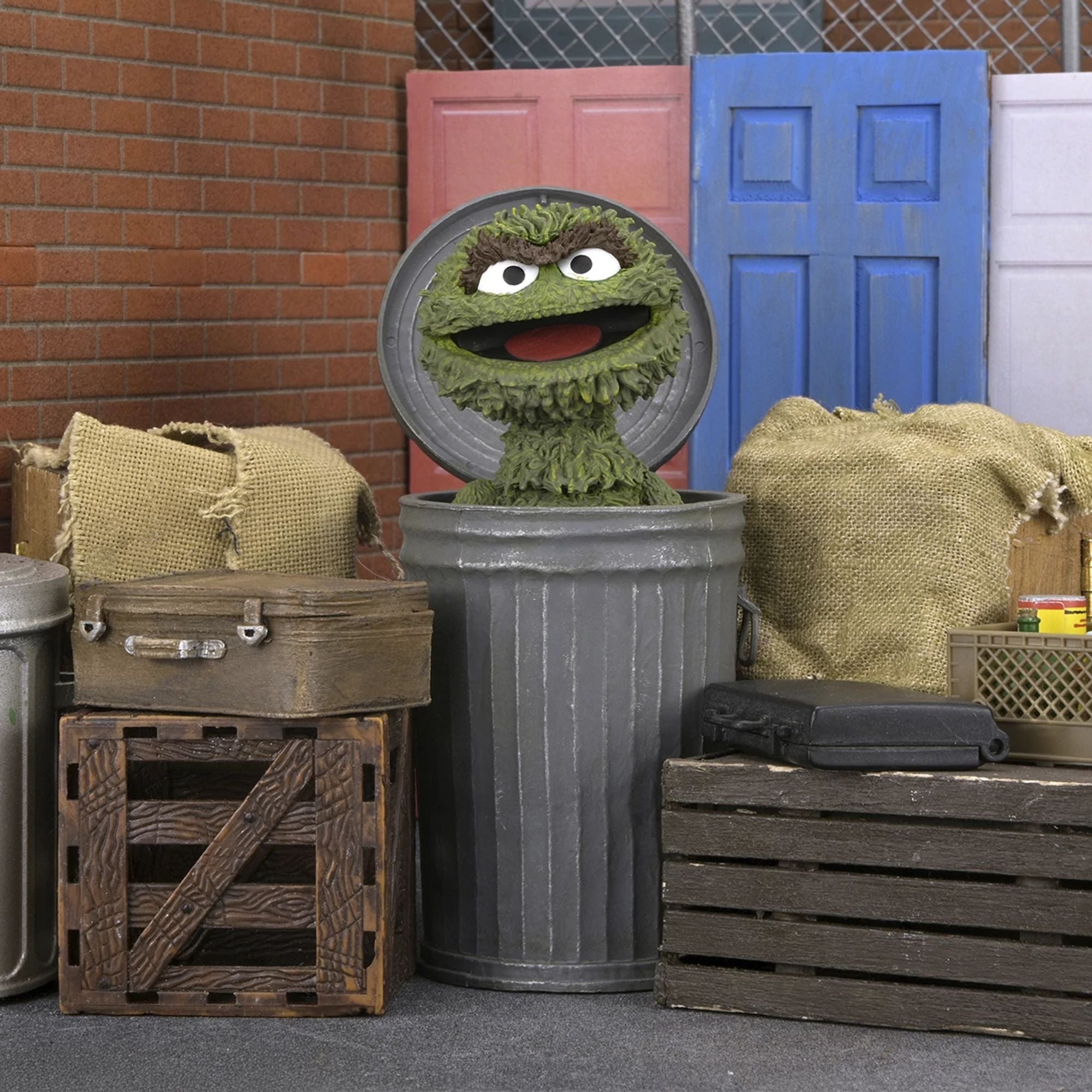 SESAME STREET - ULTIMATE OSCAR THE GROUCH 7” SCALE ACTION FIGURE