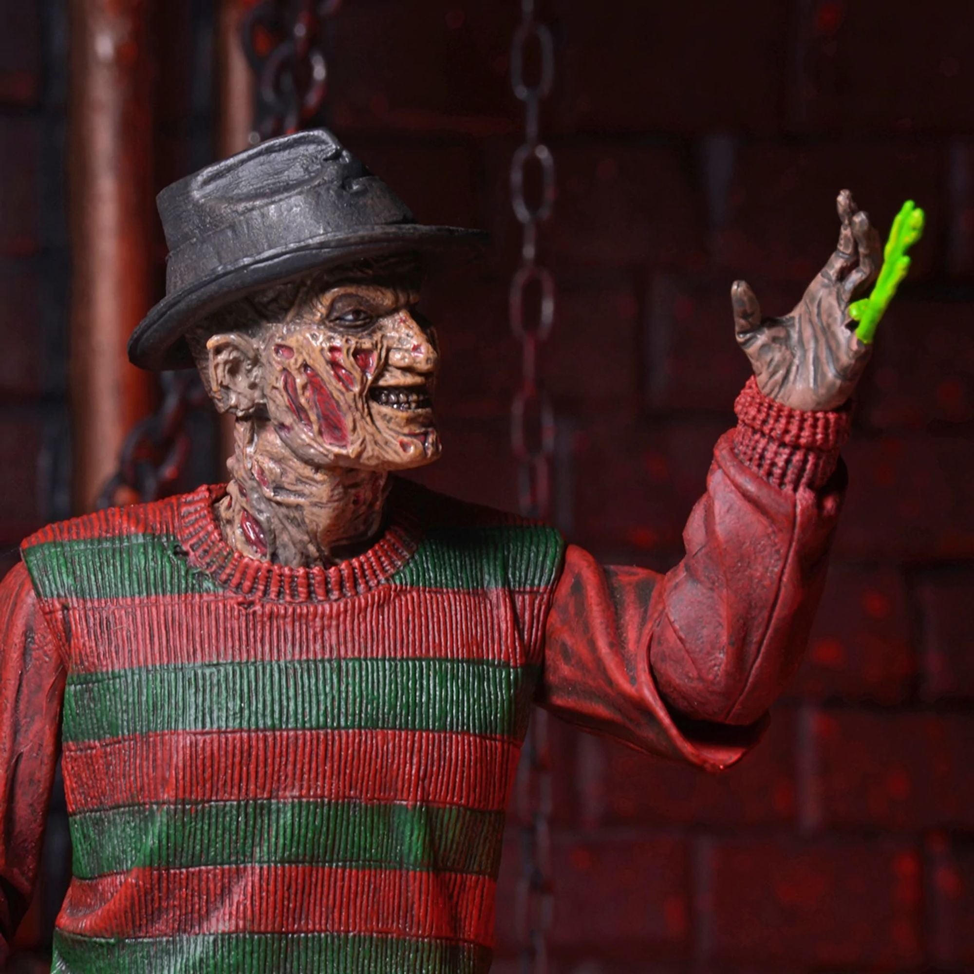 NIGHTMARE ON ELM ST 30TH ANNIVERSARY - 7&quot; ACTION FIGURE - ULTIMATE FREDDY