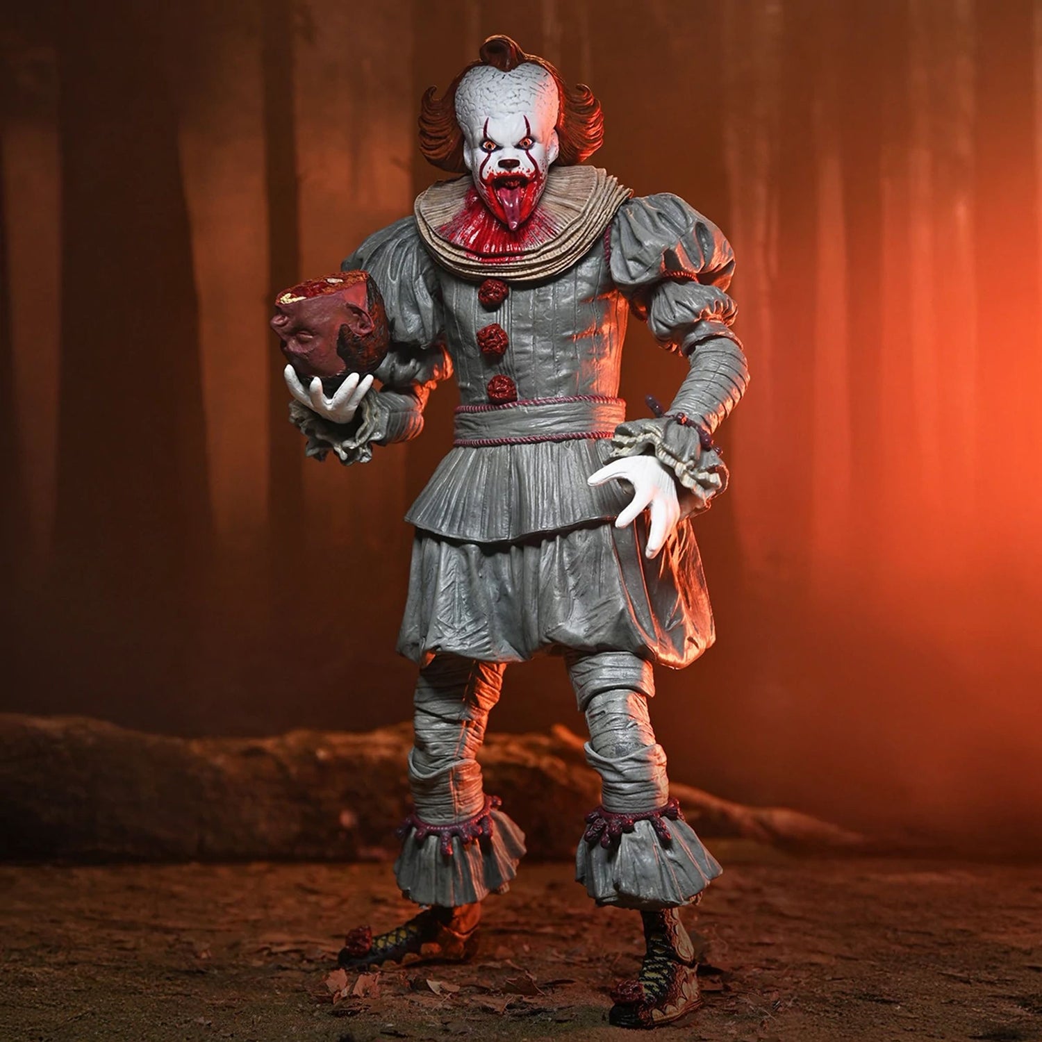 WELCOME TO DERRY - 7&quot; SCALE ACTION FIGURE - ULTIMATE PENNYWISE