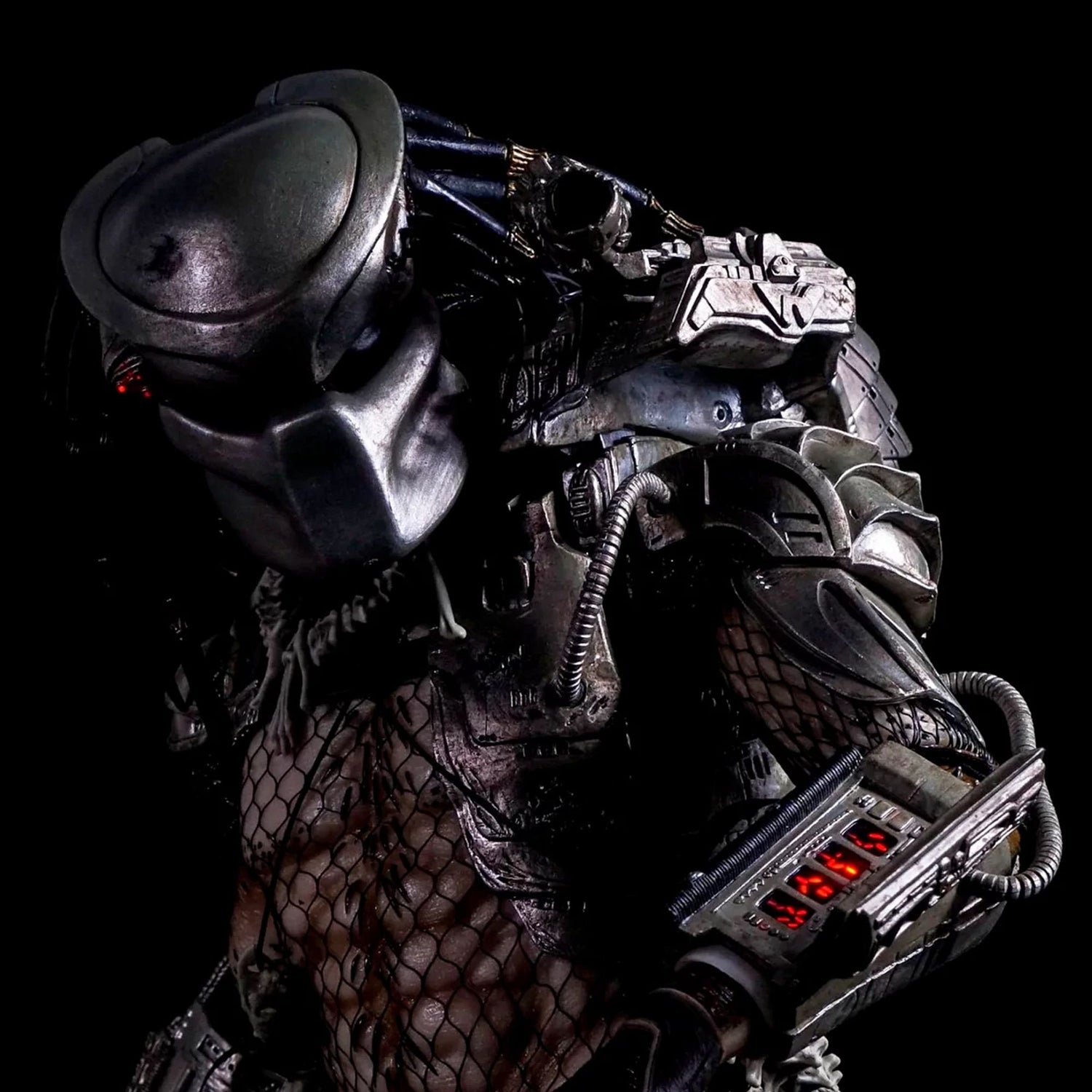 PREDATOR - ¼ SCALE FIGURE - JUNGLE HUNTER PREDATOR WITH LED LIGHTS
