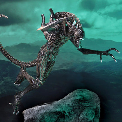 ALIEN - 7" SCALE ACTION FIGURE - ULTIMATE ALIENS WARRIOR 1986 (BROWN)