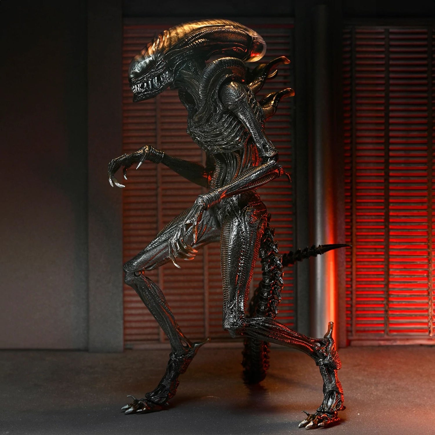 ALIEN: ROMULUS - 7&quot; SCALE ACTION FIGURE - ULTIMATE SCORCHED XENOMORPH