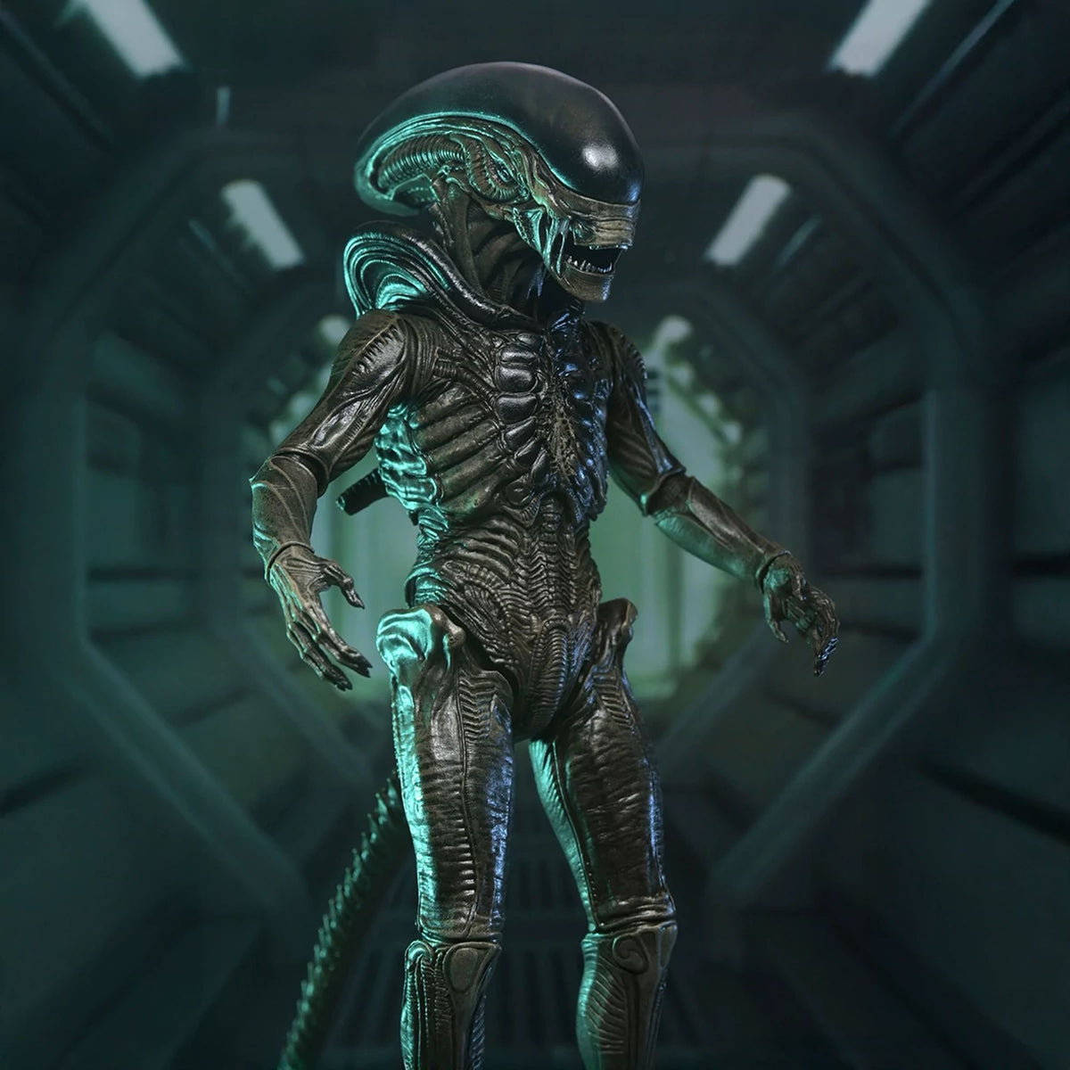ALIEN EARTH - 7" SCALE ACTION FIGURE - ULTIMATE XENOMORPH