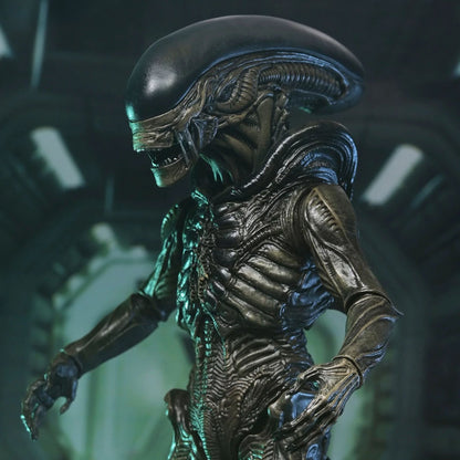 ALIEN EARTH - 7" SCALE ACTION FIGURE - ULTIMATE XENOMORPH