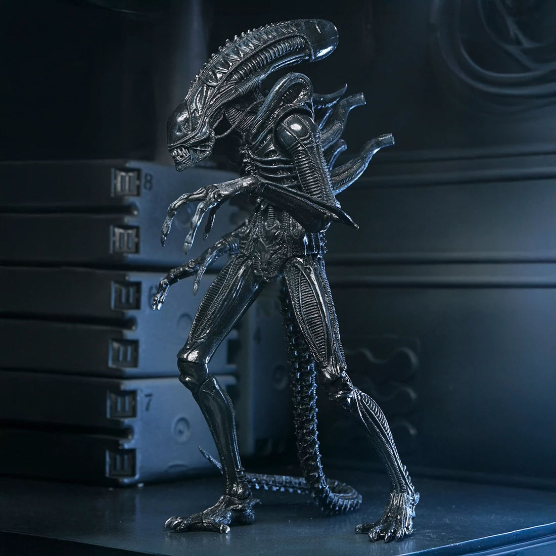 ALIENS - 7" SCALE ACTION FIGURE - 40TH ANNIVERSARY ULTIMATE WARRIOR XENOMORPH (BLACK)