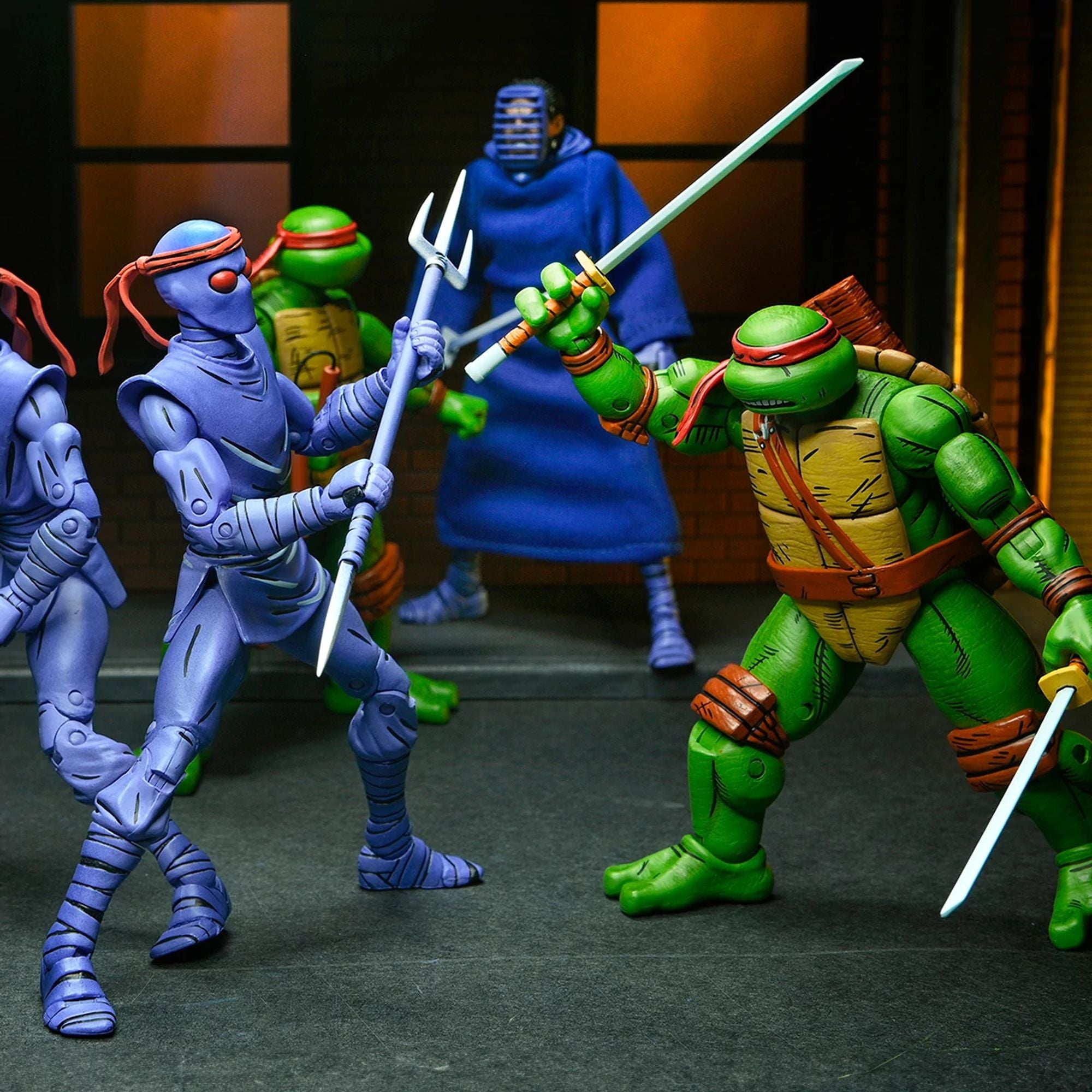 TEENAGE MUTANT NINJA TURTLES (MIRAGE COMICS) – 7&quot; SCALE ACTION FIGURES - LEONARDO