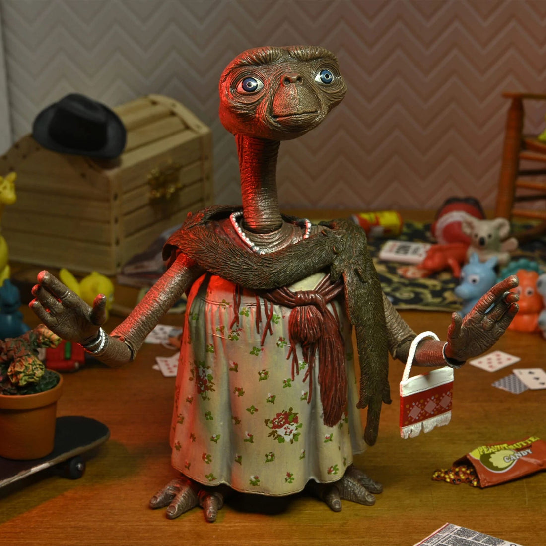 ET 40TH ANNIVERSARY - 7" SCALE ACTION FIGURE - ULTIMATE DRESS UP ET