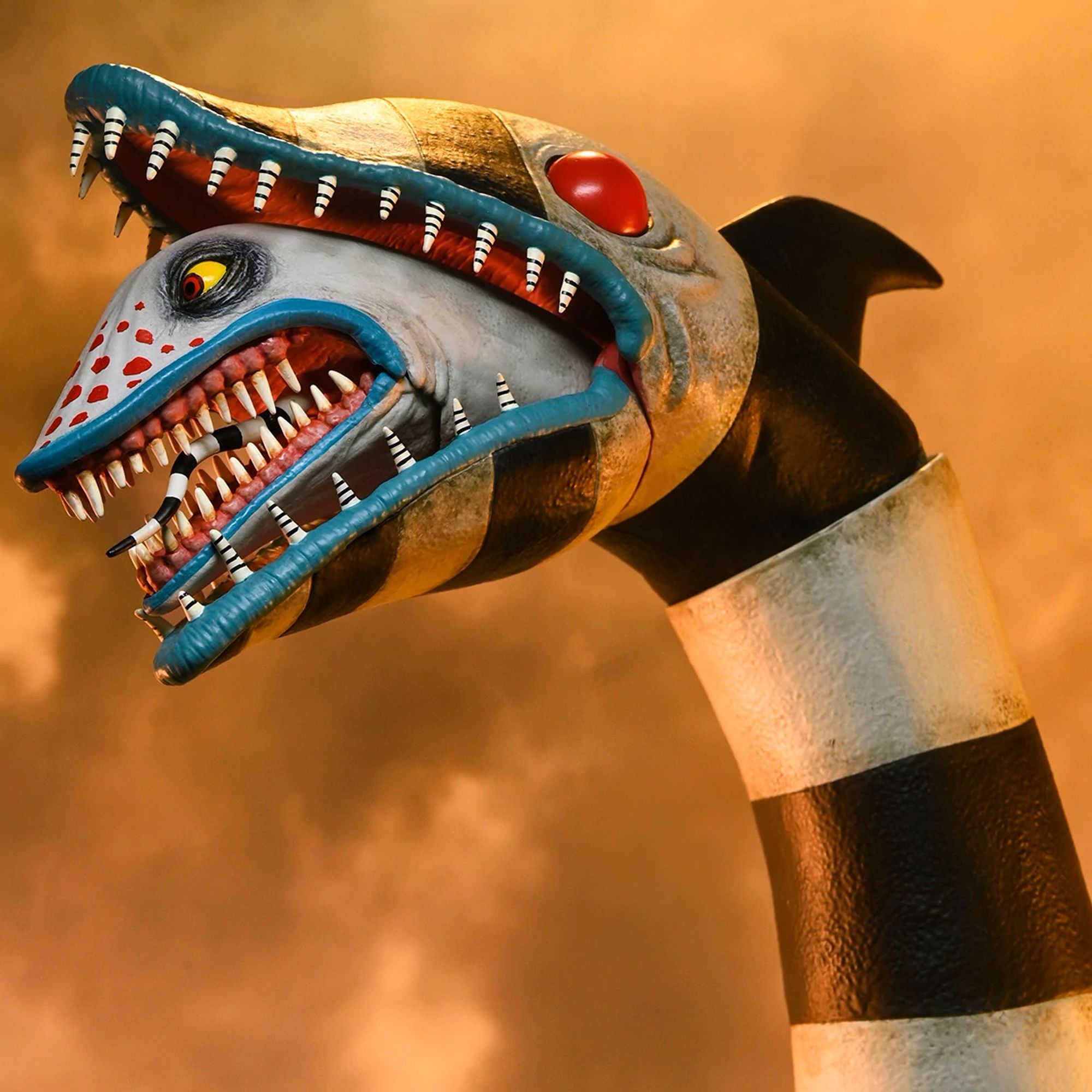 BEETLEJUICE BEETLEJUICE - 7&quot; SCALE ACTION FIGURE - ULTIMATE &quot;MATADOR&quot; BEETLEJUICE AND SANDWORM 2 PK