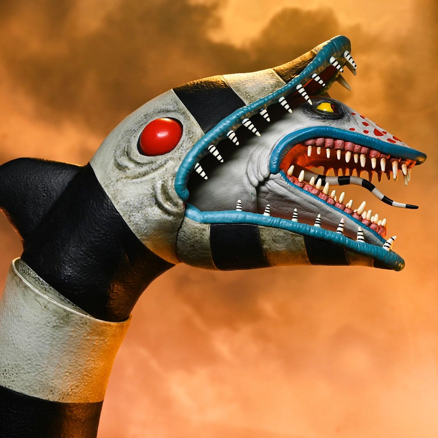 BEETLEJUICE BEETLEJUICE - 7&quot; SCALE ACTION FIGURE - ULTIMATE &quot;MATADOR&quot; BEETLEJUICE AND SANDWORM 2 PK