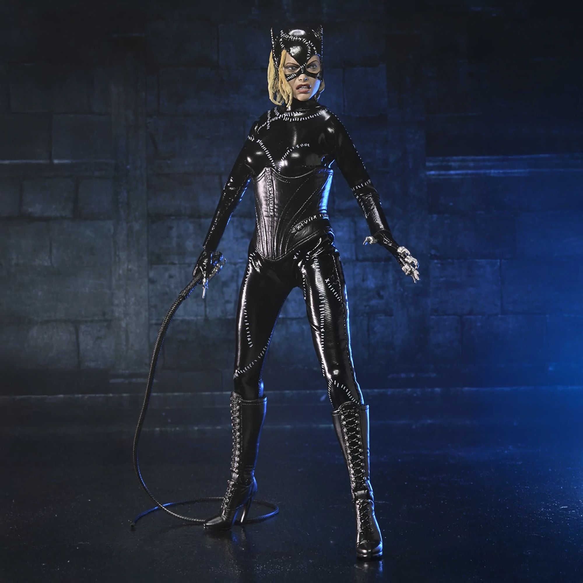 BATMAN RETURNS - 8” CLOTHED ACTION FIGURE - CATWOMAN