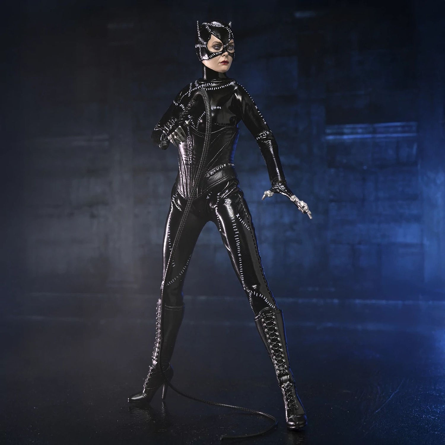 BATMAN RETURNS - 8” CLOTHED ACTION FIGURE - CATWOMAN