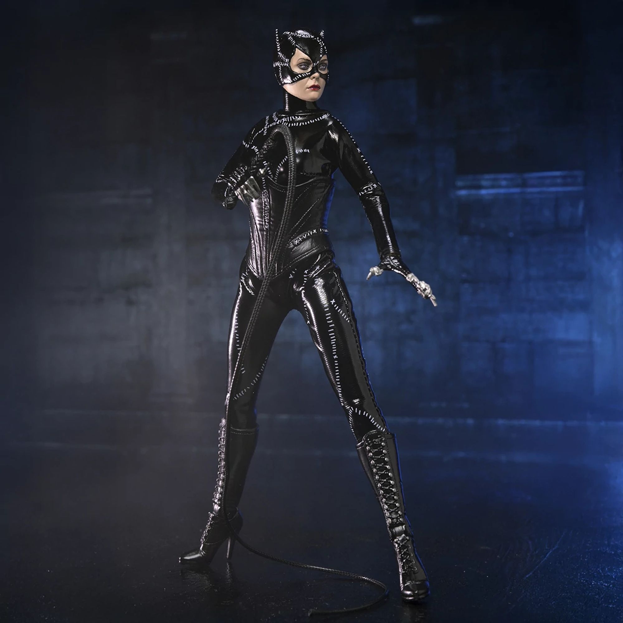 BATMAN RETURNS - 8” CLOTHED ACTION FIGURE - CATWOMAN